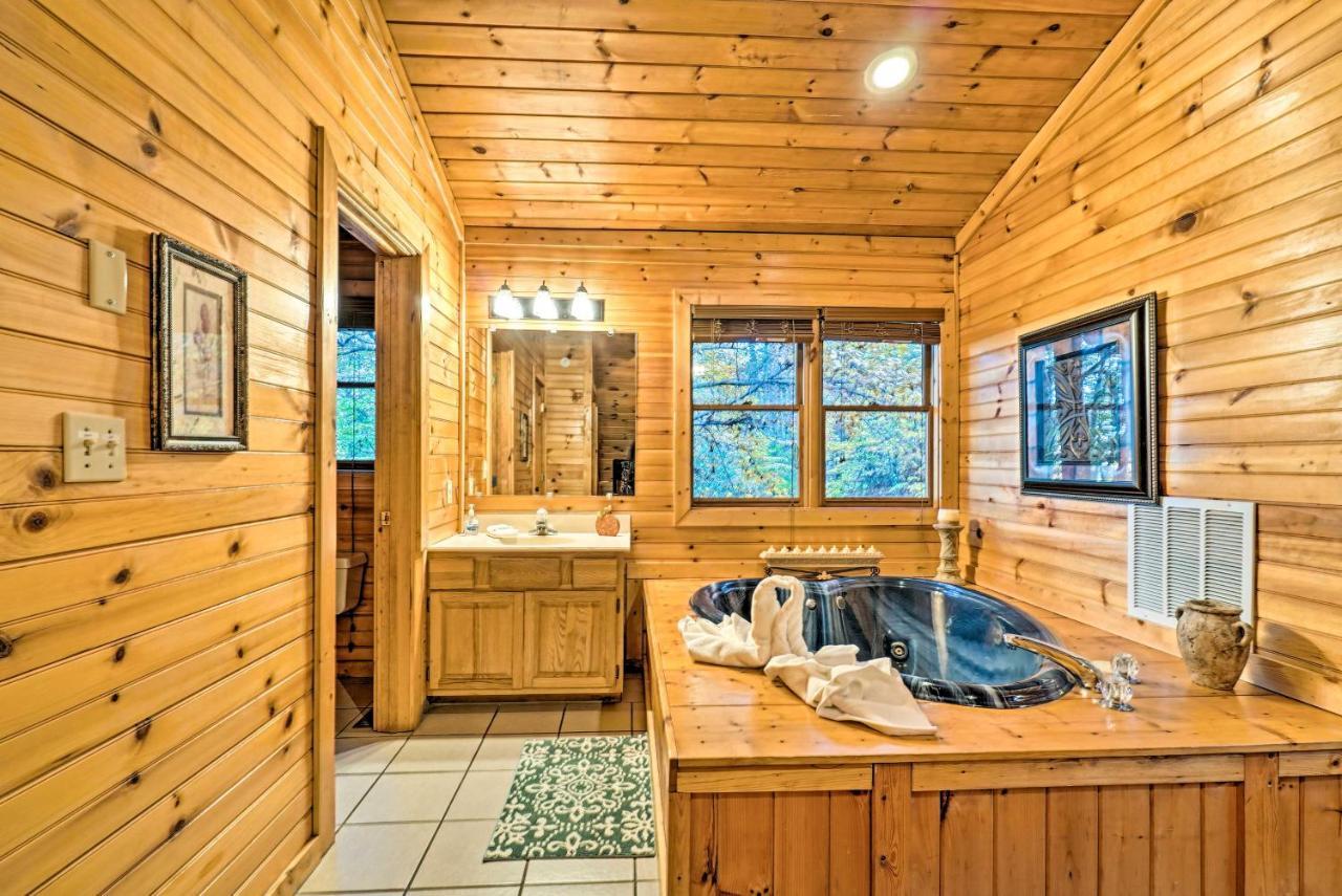 Grin N Bear It Cabin With Hot Tub And Fire Pit! Pigeon Forge Esterno foto