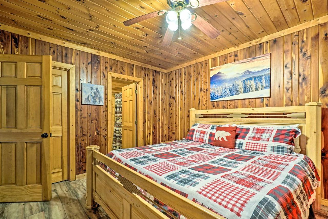 Grin N Bear It Cabin With Hot Tub And Fire Pit! Pigeon Forge Esterno foto