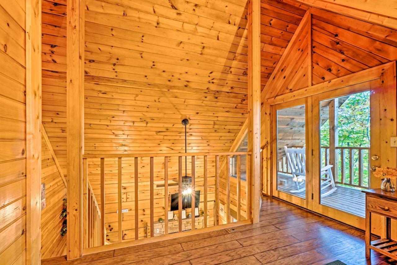 Grin N Bear It Cabin With Hot Tub And Fire Pit! Pigeon Forge Esterno foto