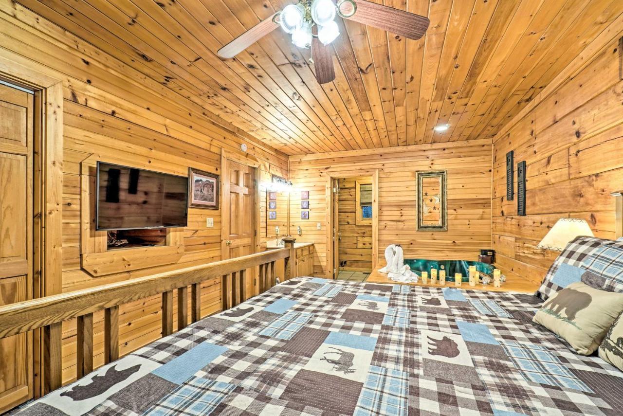 Grin N Bear It Cabin With Hot Tub And Fire Pit! Pigeon Forge Esterno foto