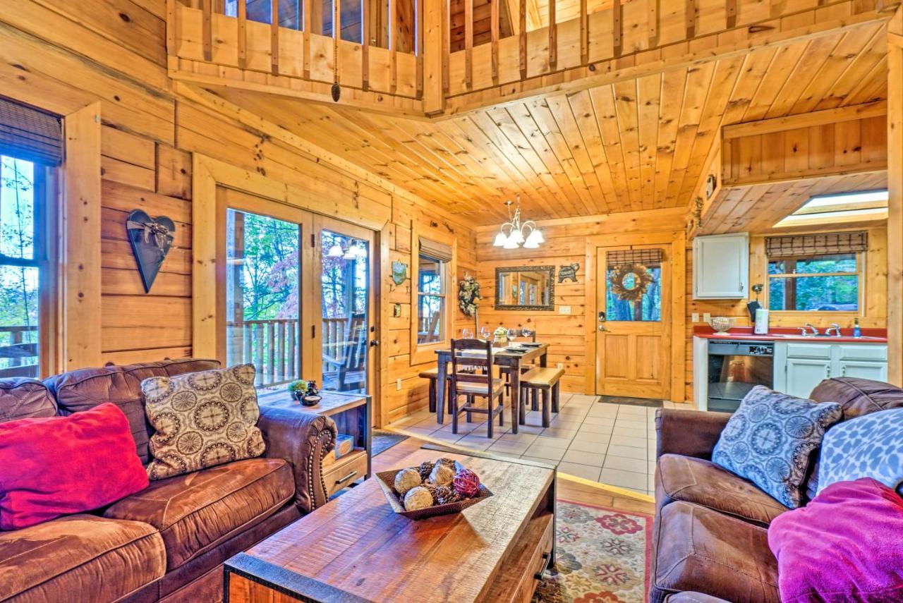 Grin N Bear It Cabin With Hot Tub And Fire Pit! Pigeon Forge Esterno foto