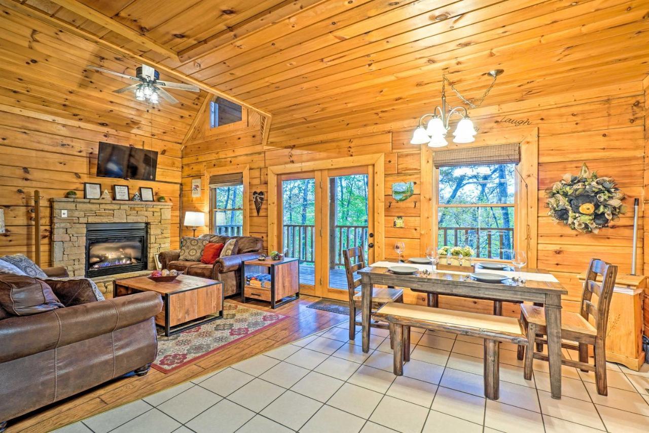 Grin N Bear It Cabin With Hot Tub And Fire Pit! Pigeon Forge Esterno foto