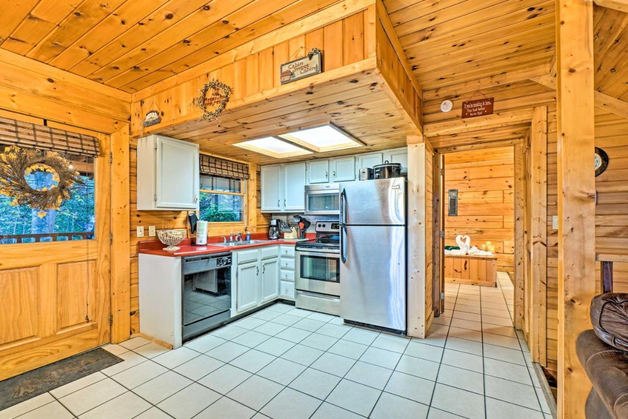 Grin N Bear It Cabin With Hot Tub And Fire Pit! Pigeon Forge Esterno foto